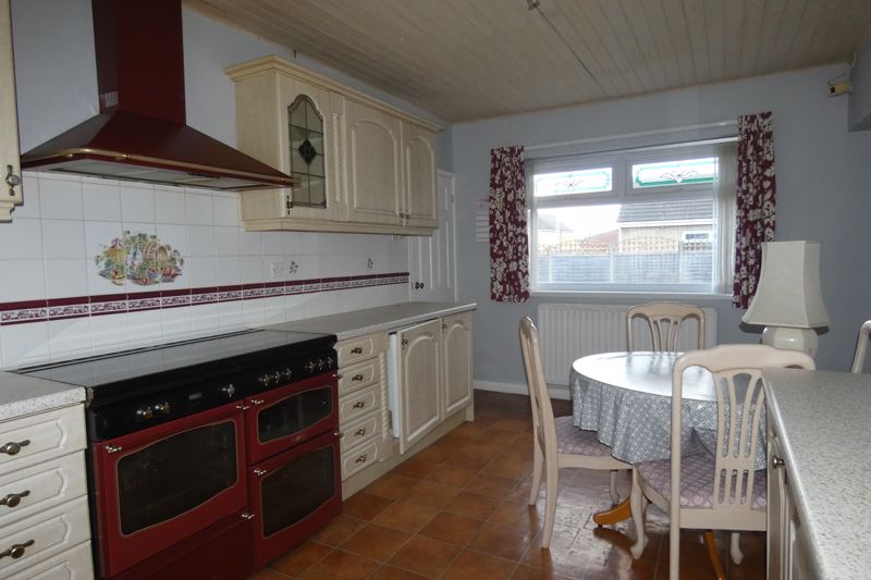 Kitchen/Breakfast- click for photo gallery